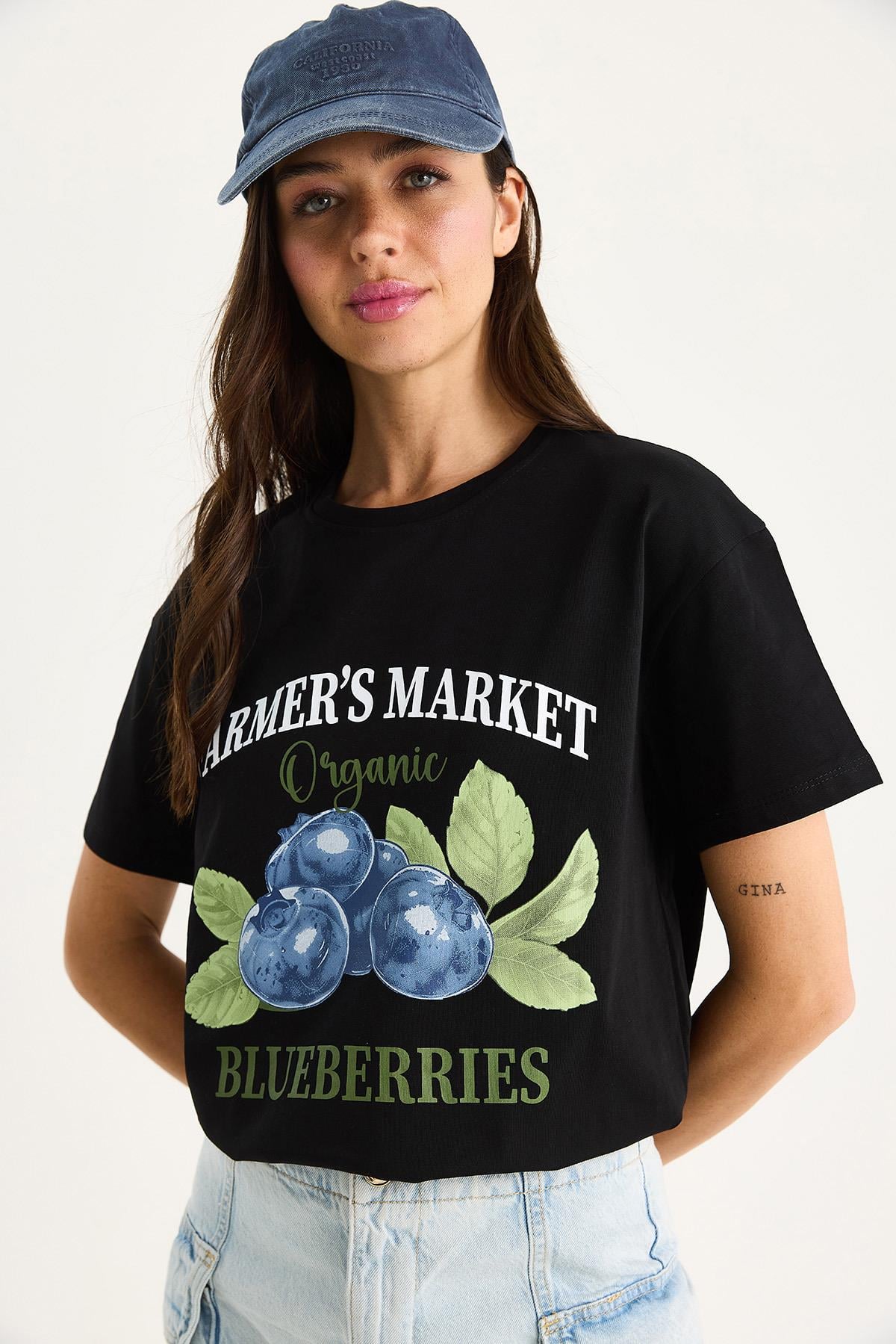 Kadın Blueberries Baskılı Bisiklet Yaka %100 Pamuklu T-Shirt 6702 60283451 - Siyah · 2