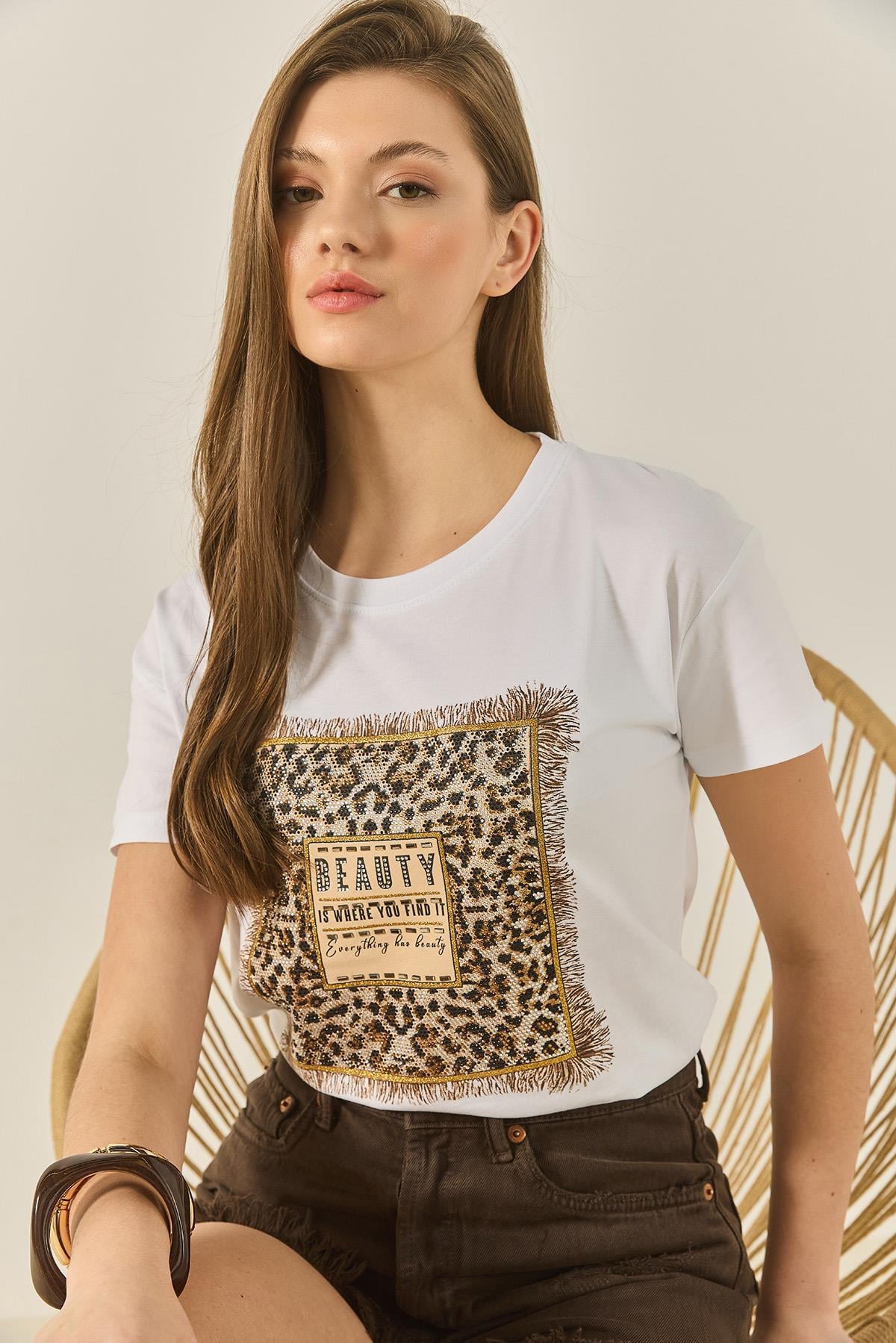 Kadın Bsisiklet Yaka Kısa Kollu Taş Baskılı Leopar Detaylı Normal Kalıp T-Shirt 1631 60283280 - Beyaz · 2