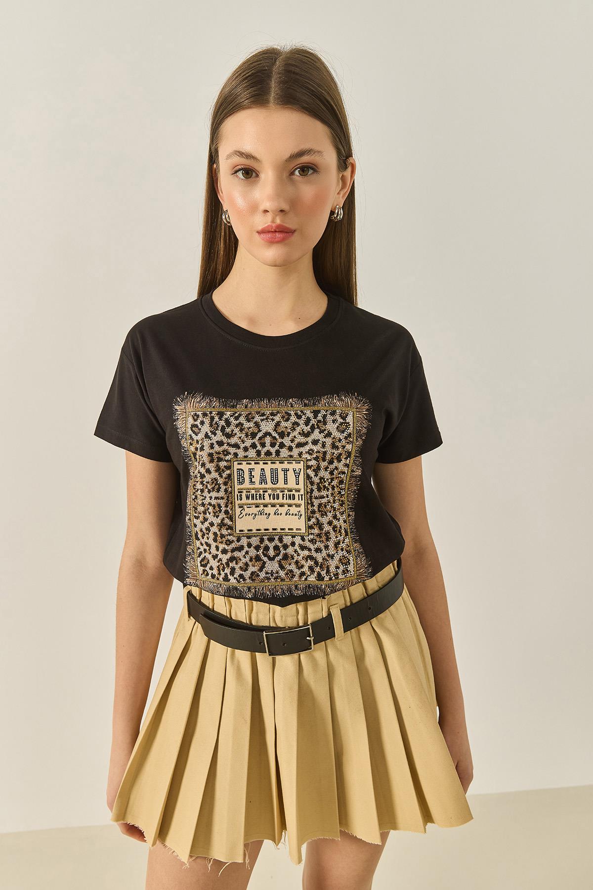 Kadın Bsisiklet Yaka Kısa Kollu Taş Baskılı Leopar Detaylı Normal Kalıp T-Shirt 1631 60283280 - Siyah · 2