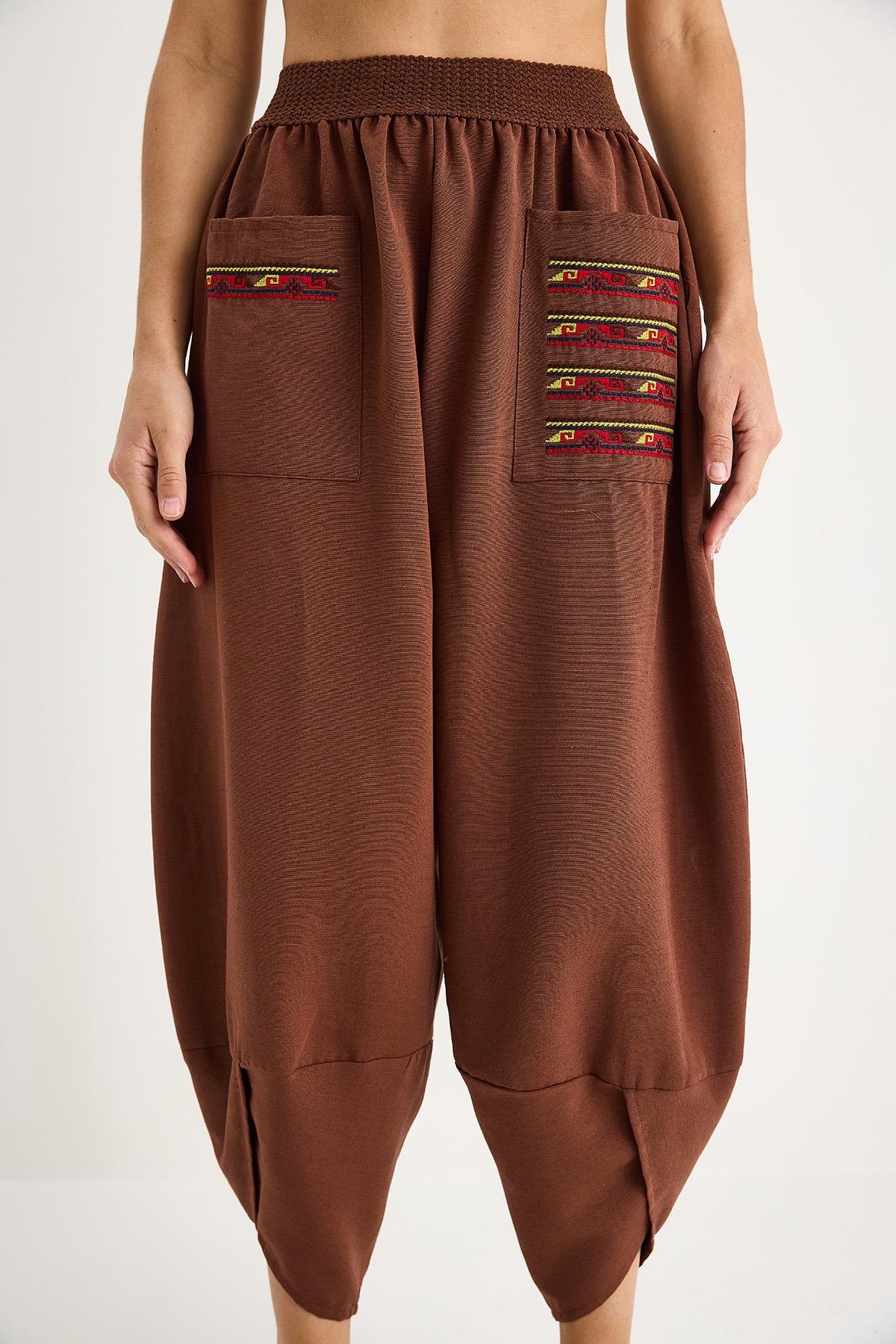 Kadın Cepleri Nakış İşlemeli Paça Detaylı Beli Lastikli Şalvar Pantolon 80090 60283325 - Tarçın · 5