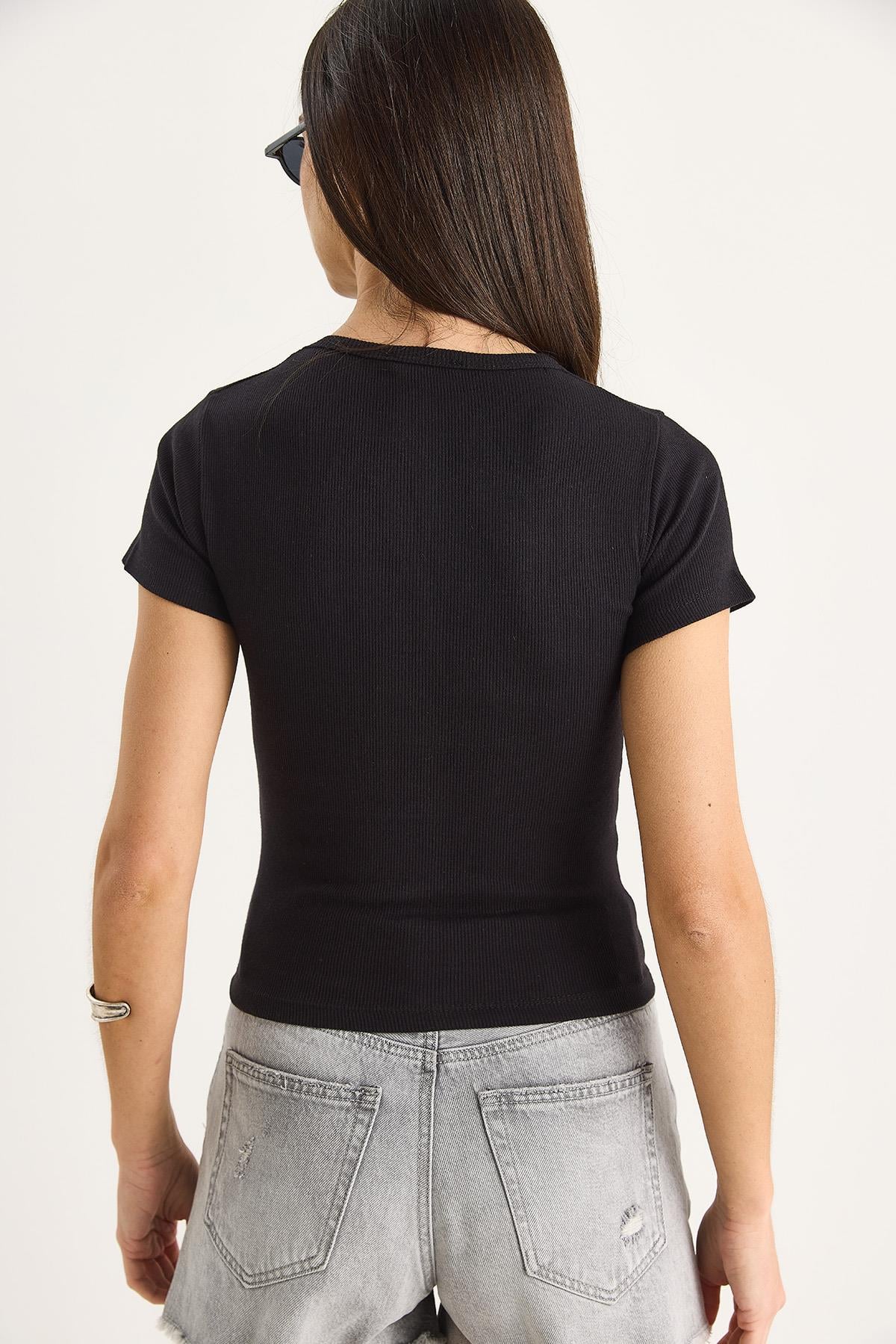 Kadın Kiraz Nakışlı Fitilli Basic Crop T-Shirt 4053 60283400 - Siyah · 7
