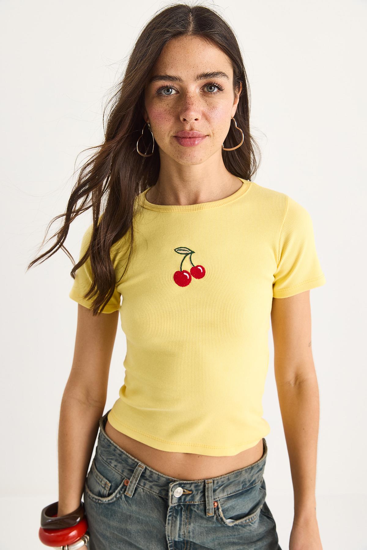 Kadın Kiraz Nakışlı Fitilli Basic Crop T-Shirt 4053 60283400 - Limon Sarısı · 2