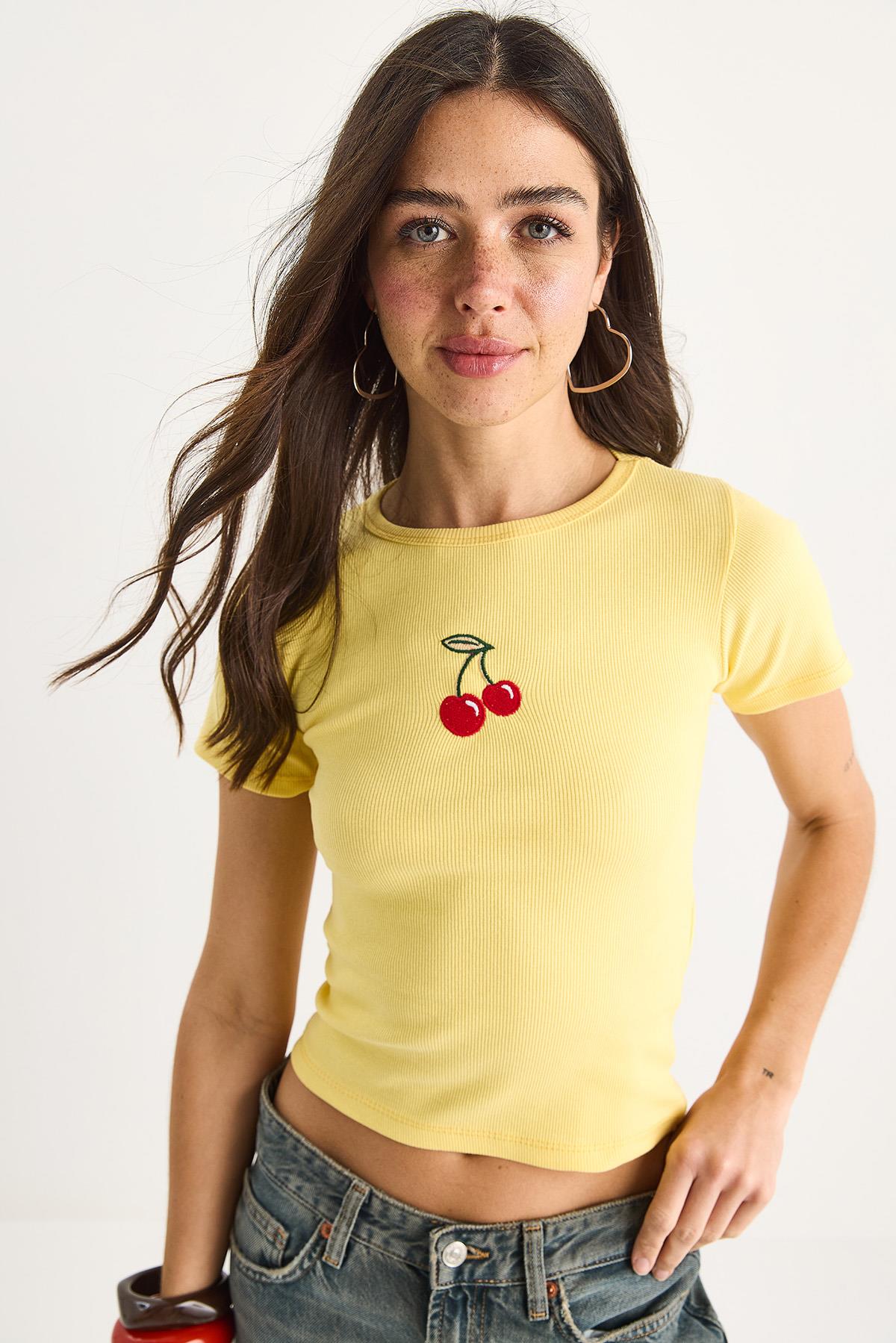 Kadın Kiraz Nakışlı Fitilli Basic Crop T-Shirt 4053 60283400 - Limon Sarısı · 4