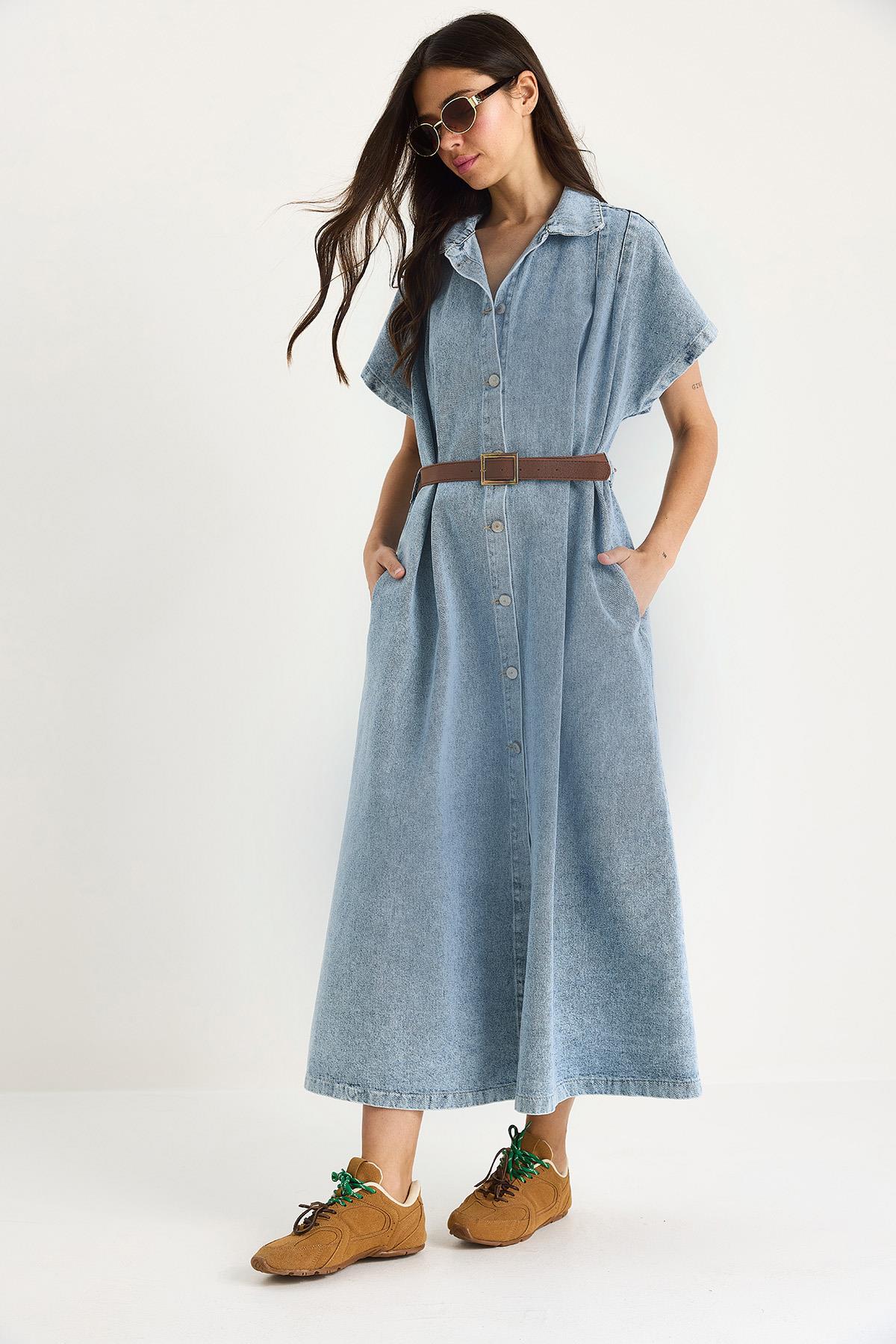 Kadın Pile Detaylı Kemerli Düğmeli Çift Cepli Denim Elbise 60283440 - Buz Mavisi · 3