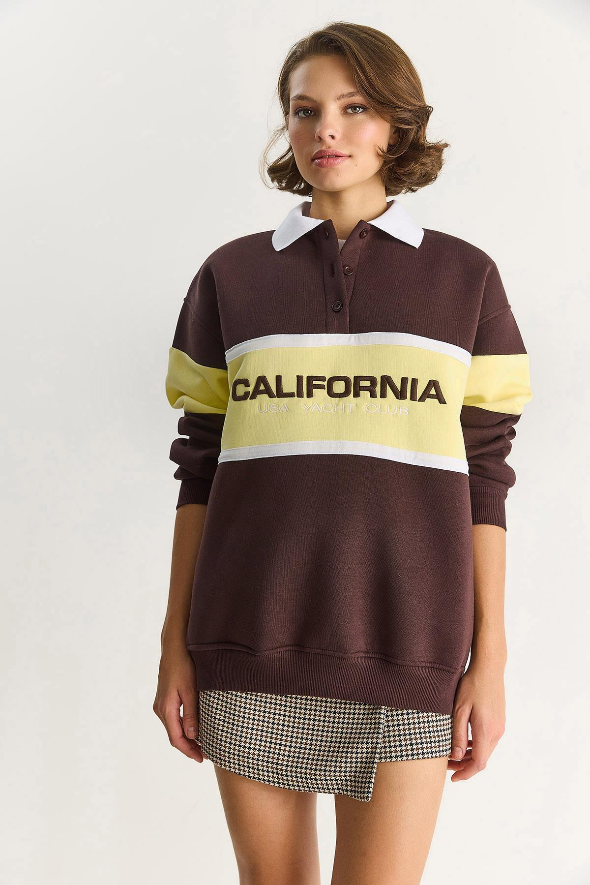 Kadın Polo Yaka Düğmeli California Yazılı Nakış Detaylı Oversize