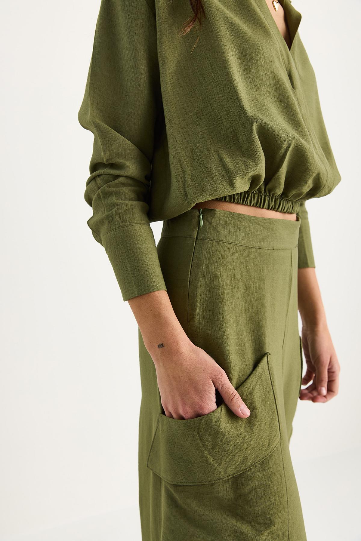 Kadın V Yaka Beli Lastikli Crop Cep Detaylı Bol Pantolonlu Alt-Üst Takım B2199 60283369 - Haki · 6