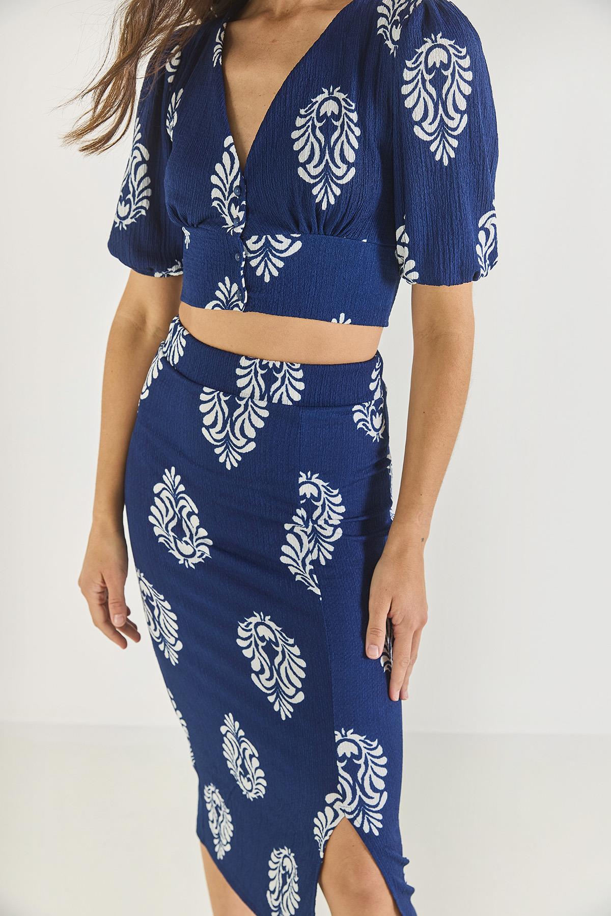 Kadın V Yaka Crop Bluz Yırtmaç Detaylı Etek Desenli Bürümcük Alt-Üst Takım 8037 60284045 - Lacivert-Beyaz · 6