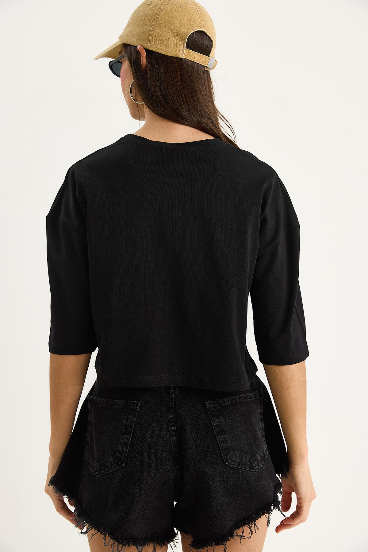 Kadın Yazı Baskılı Bisiklet Yaka %100 Pamuklu Crop T-Shirt 6705 60283450 - Siyah · 6