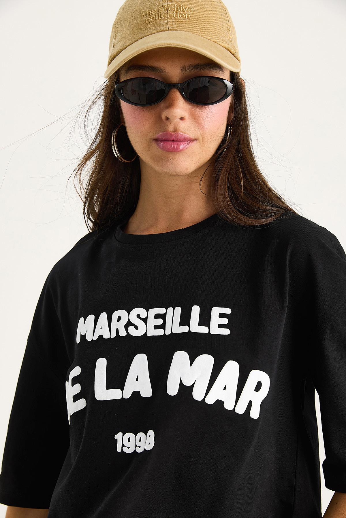 Kadın Yazı Baskılı Bisiklet Yaka %100 Pamuklu Crop T-Shirt 6705 60283450 - Siyah · 5