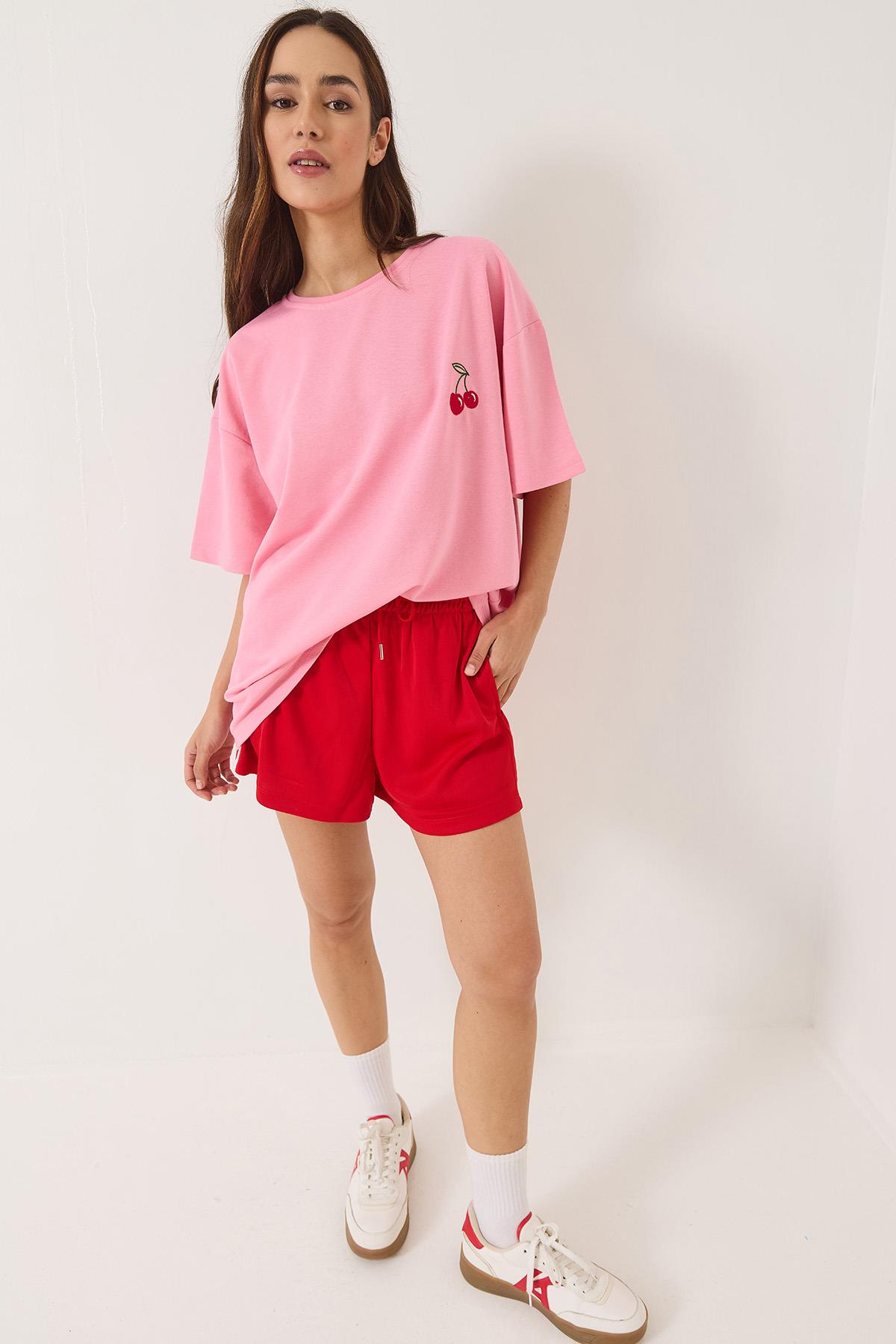 Kadın Kiraz Nakış İşlemeli Bisiklet Yaka Kısa Kollu Oversize T-Shirt 4011 60283152 - Pembe · 2