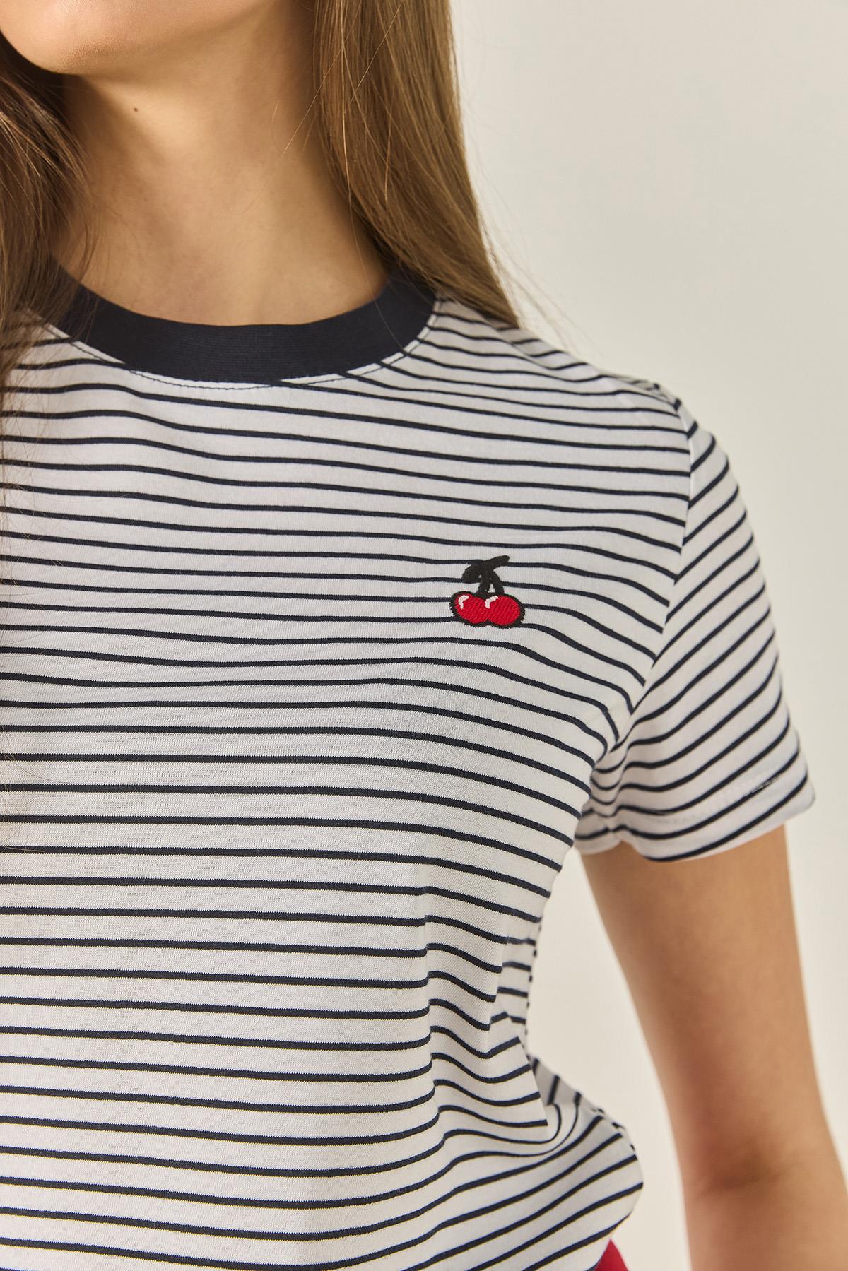 Kadın Kiraz Nakışlı Çizgili Pamuklu Basic T-Shirt 10415 60283305 - Lacivert-Beyaz · 7