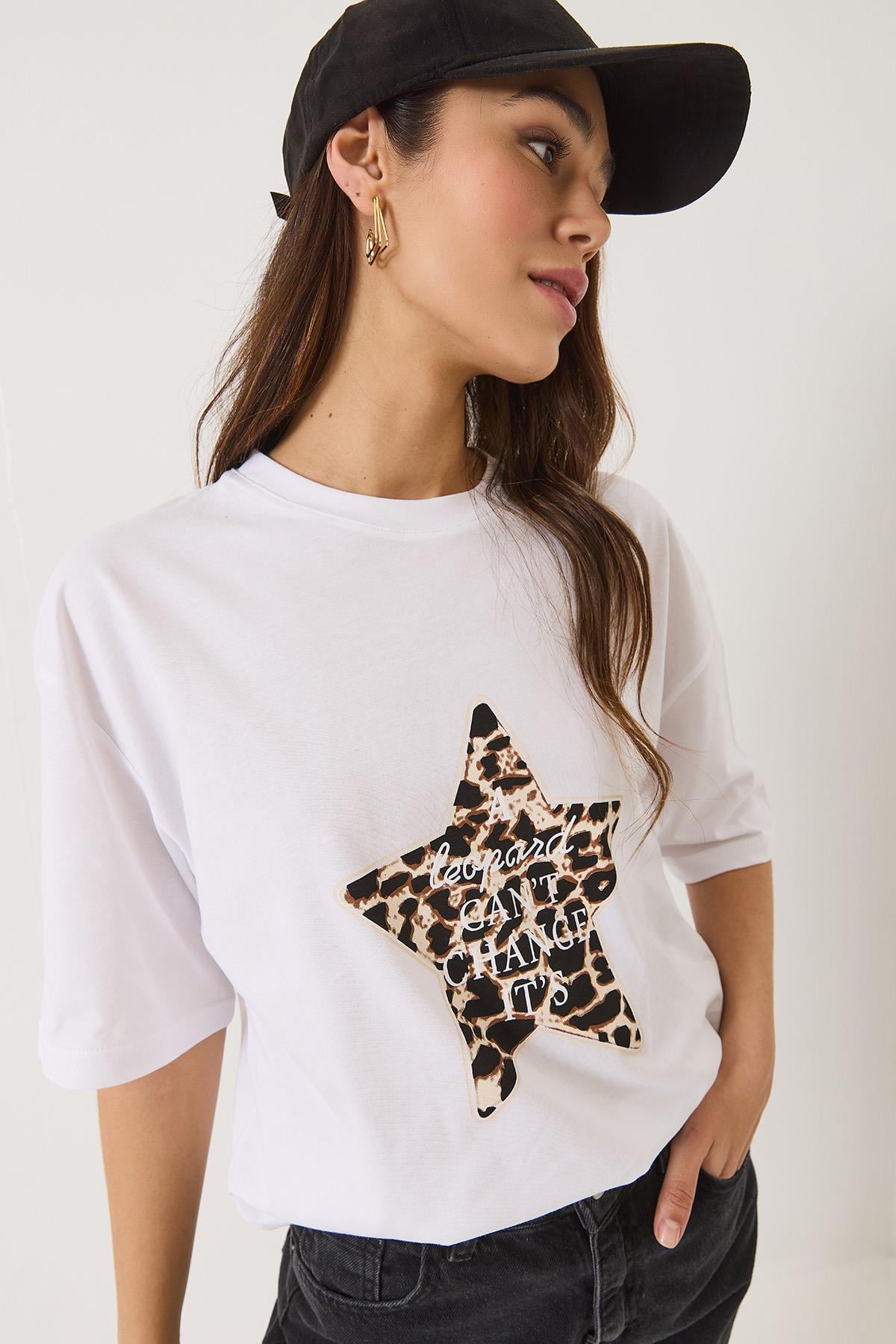 Kadın Leoparlı Yıldız Baskılı Bisiklet Yaka Kısa Kollu Oversize T-Shırt 0268 60283156 - Beyaz · 4