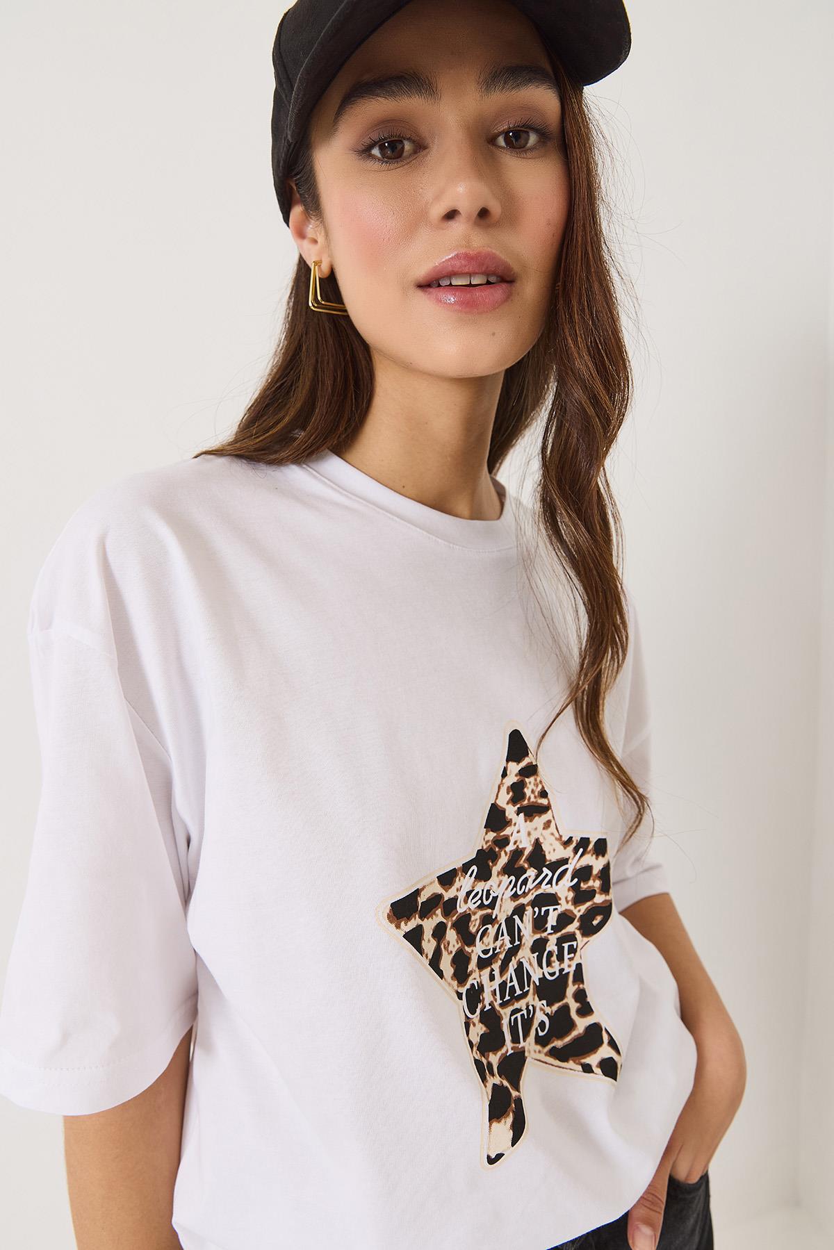 Kadın Leoparlı Yıldız Baskılı Bisiklet Yaka Kısa Kollu Oversize T-Shırt 0268 60283156 - Beyaz · 3