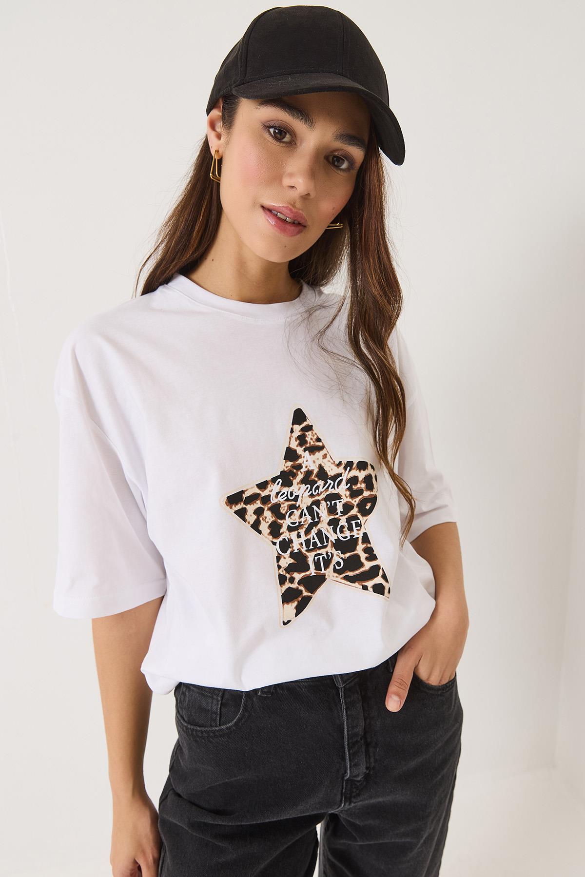 Kadın Leoparlı Yıldız Baskılı Bisiklet Yaka Kısa Kollu Oversize T-Shırt 0268 60283156 - Beyaz · 2