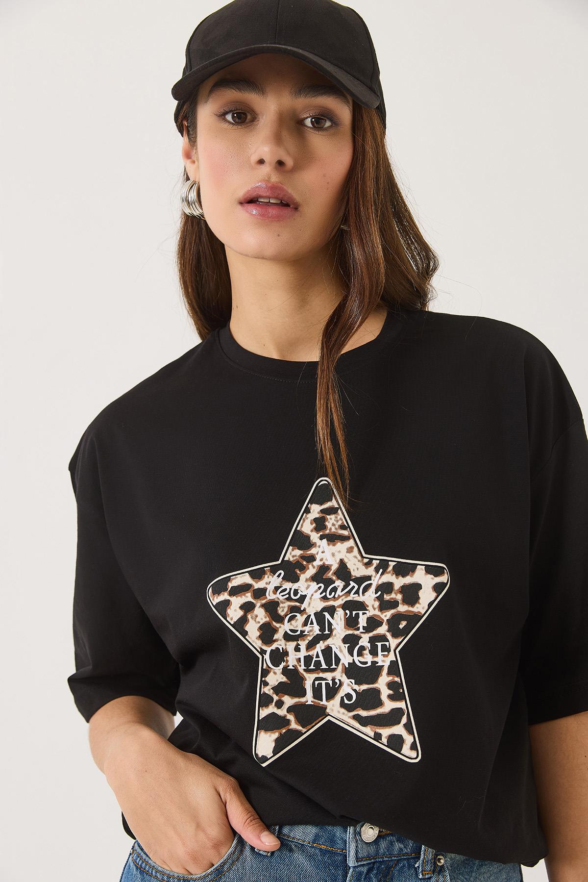 Kadın Leoparlı Yıldız Baskılı Bisiklet Yaka Kısa Kollu Oversize T-Shırt 0268 60283156 - Siyah · 4