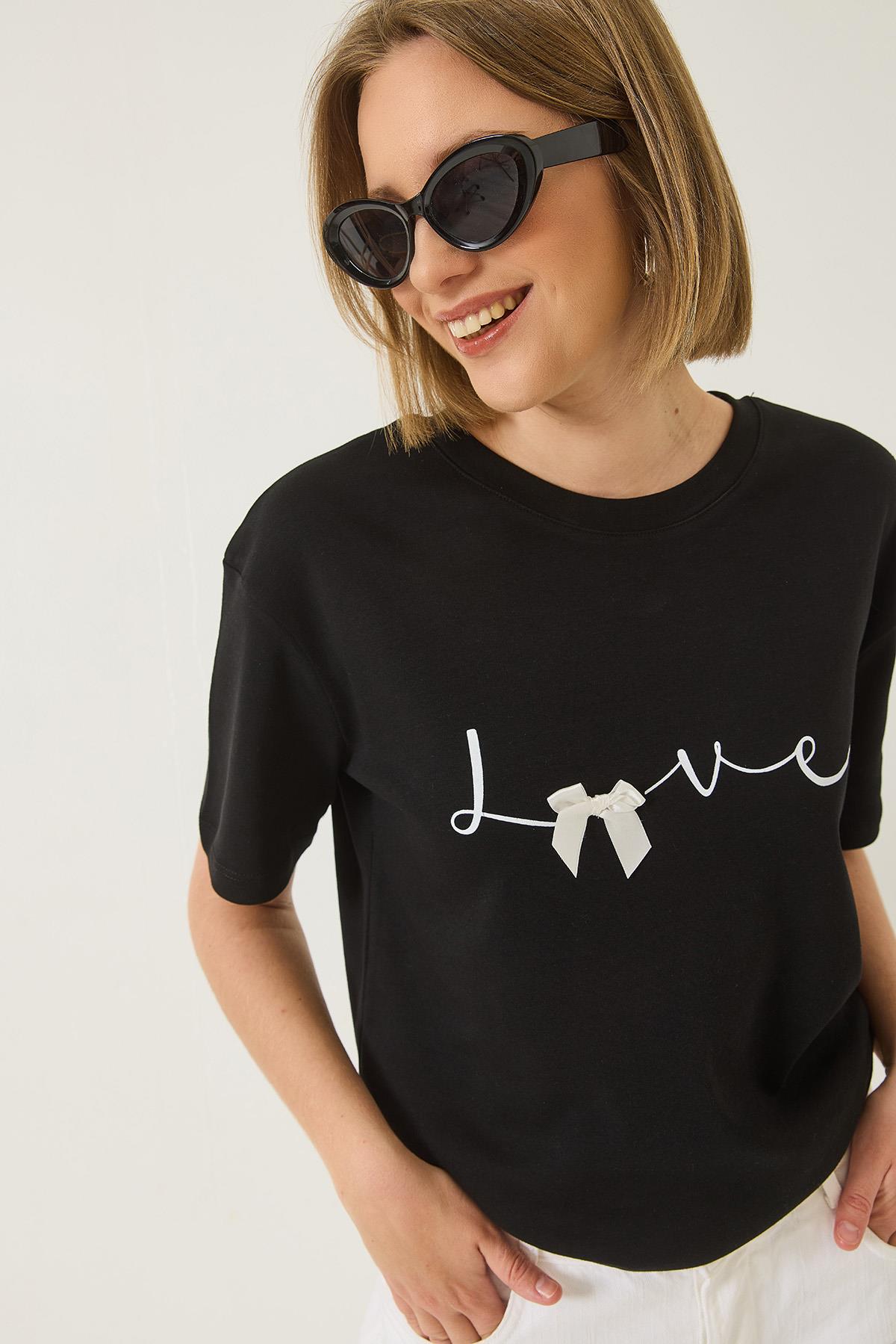 Kadın Love Baskılı Kurdele Detaylı Normal Kalıp Pamuklu T-Shirt 60283208 - Siyah · 6