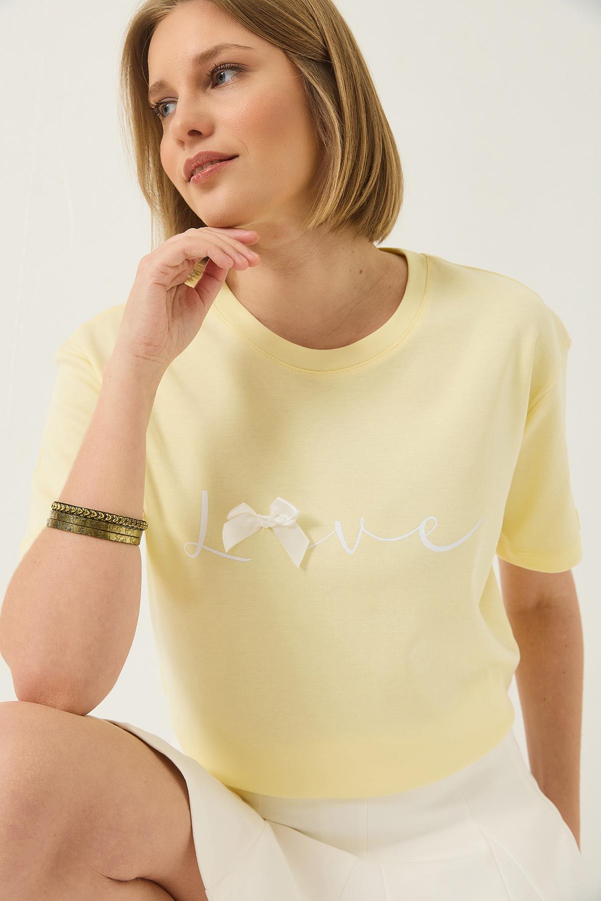 Kadın Love Baskılı Kurdele Detaylı Normal Kalıp Pamuklu T-Shirt 60283208 - Tereyağ · 3