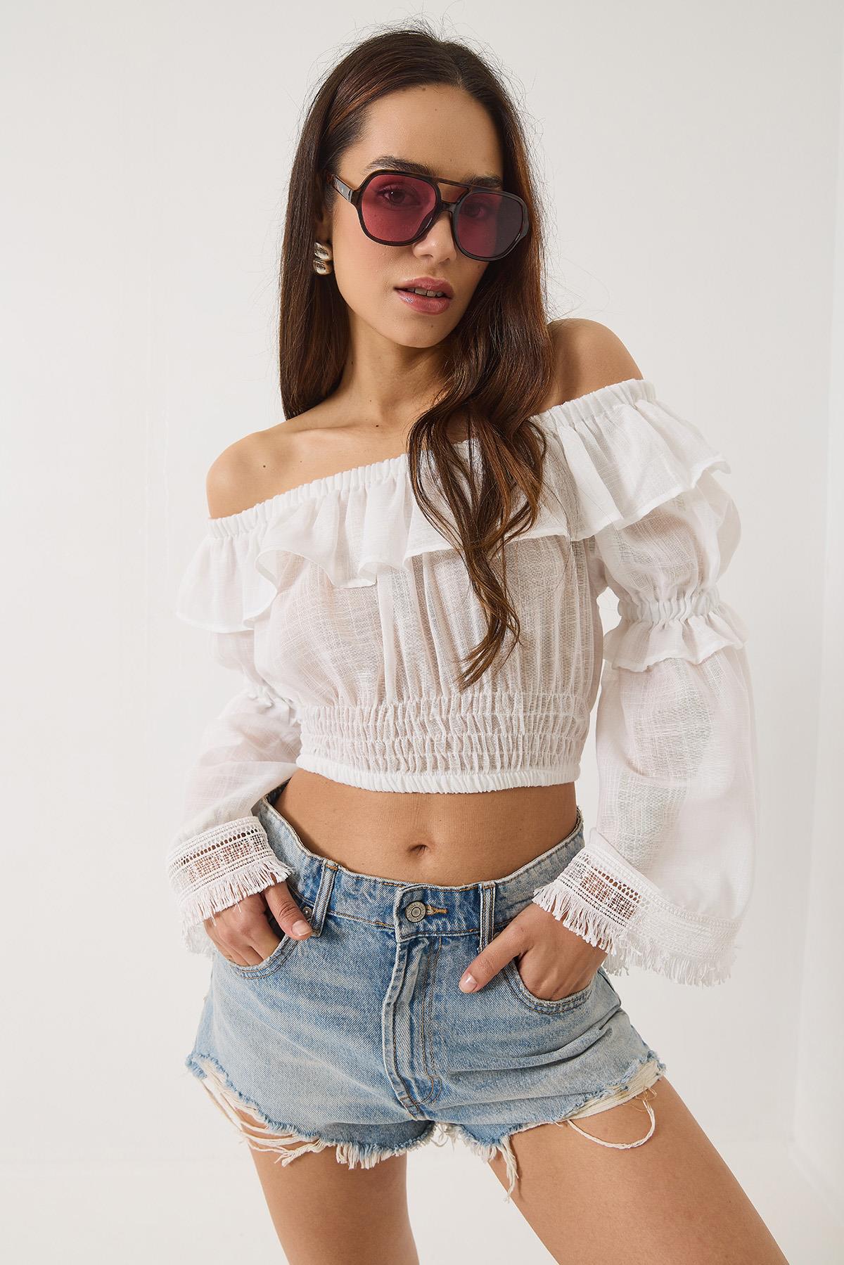 Kadın Madonna Yaka Fırfır Detaylı Flamlı Keten Crop Bluz 31051 60283129 - Beyaz · 3