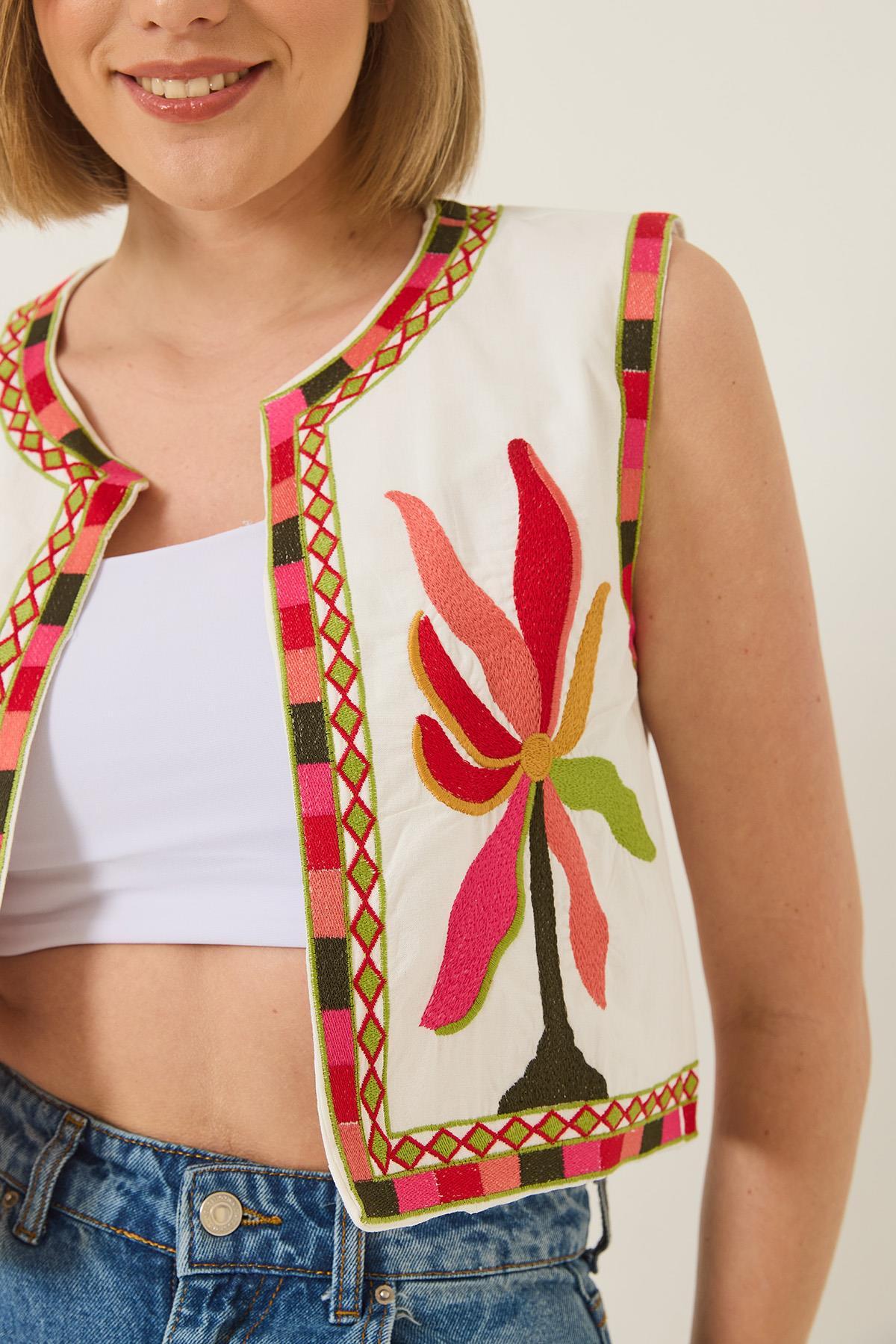 Kadın Nakış Detaylı Crop Keten Yelek 291 60283216 - Ekru-Kırmızı · 6