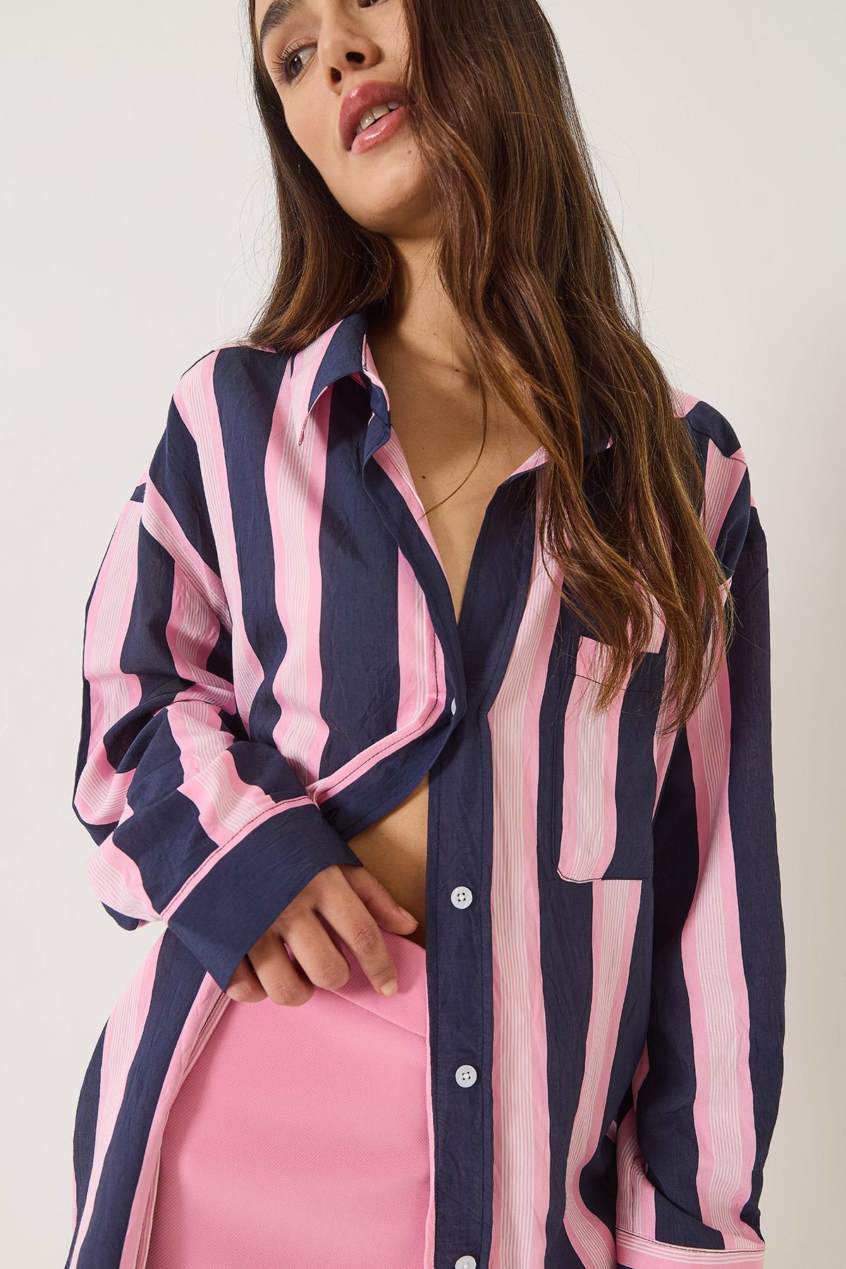 Kadın V Yaka Çizgili Cep Detaylı Oversize Gömlek 8036 60283160 - Lacivert-Pembe · 5