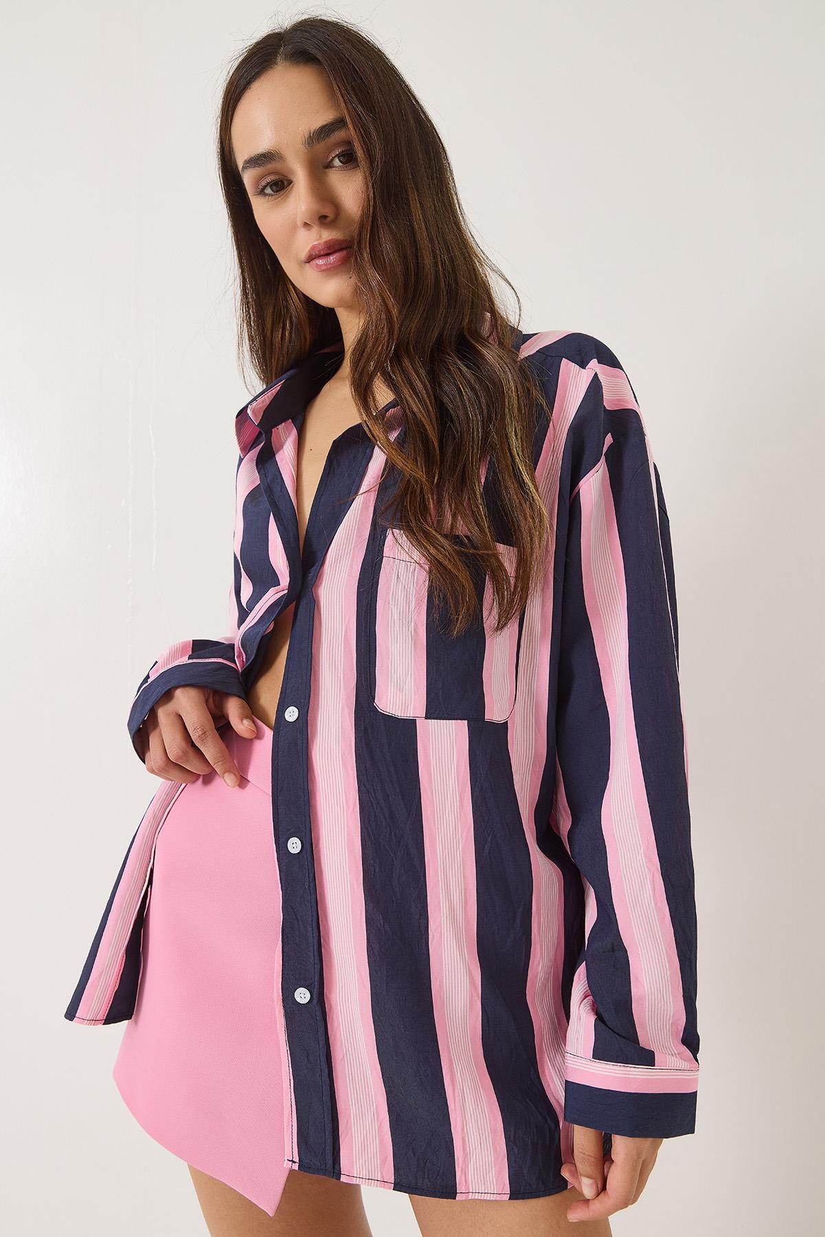 Kadın V Yaka Çizgili Cep Detaylı Oversize Gömlek 8036 60283160 - Lacivert-Pembe · 4