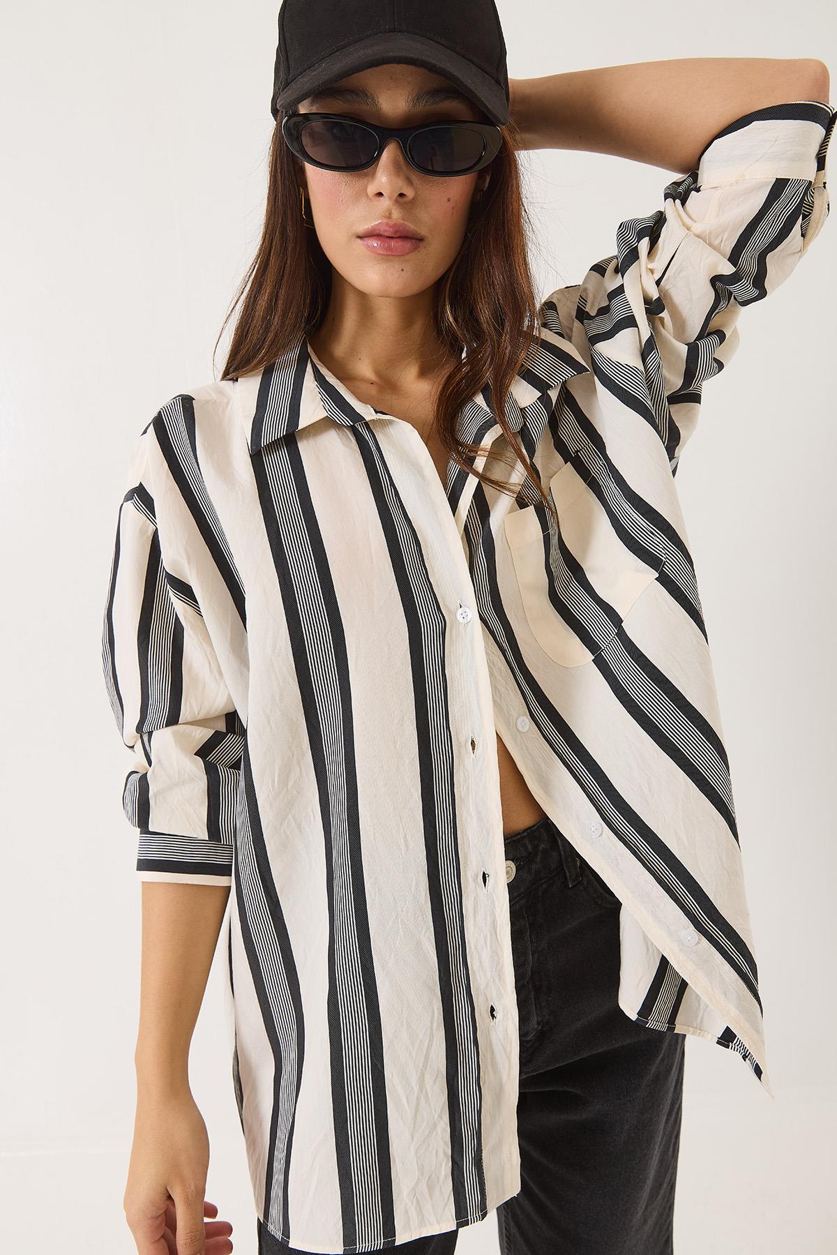 Kadın V Yaka Çizgili Cep Detaylı Oversize Gömlek 8036 60283160 - Krem-Siyah · 4