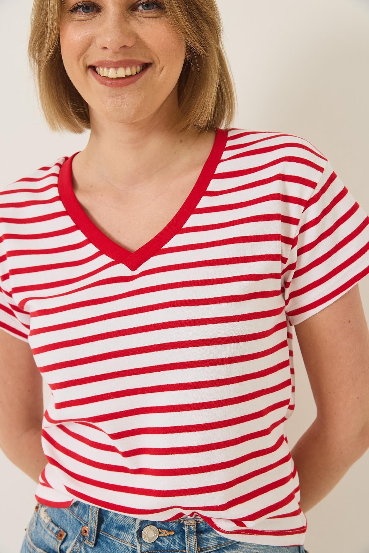 Kadın V Yaka Çizgili Rahat Kalıp Basic T-Shirt 60283205 - Kırmızı-Beyaz · 5