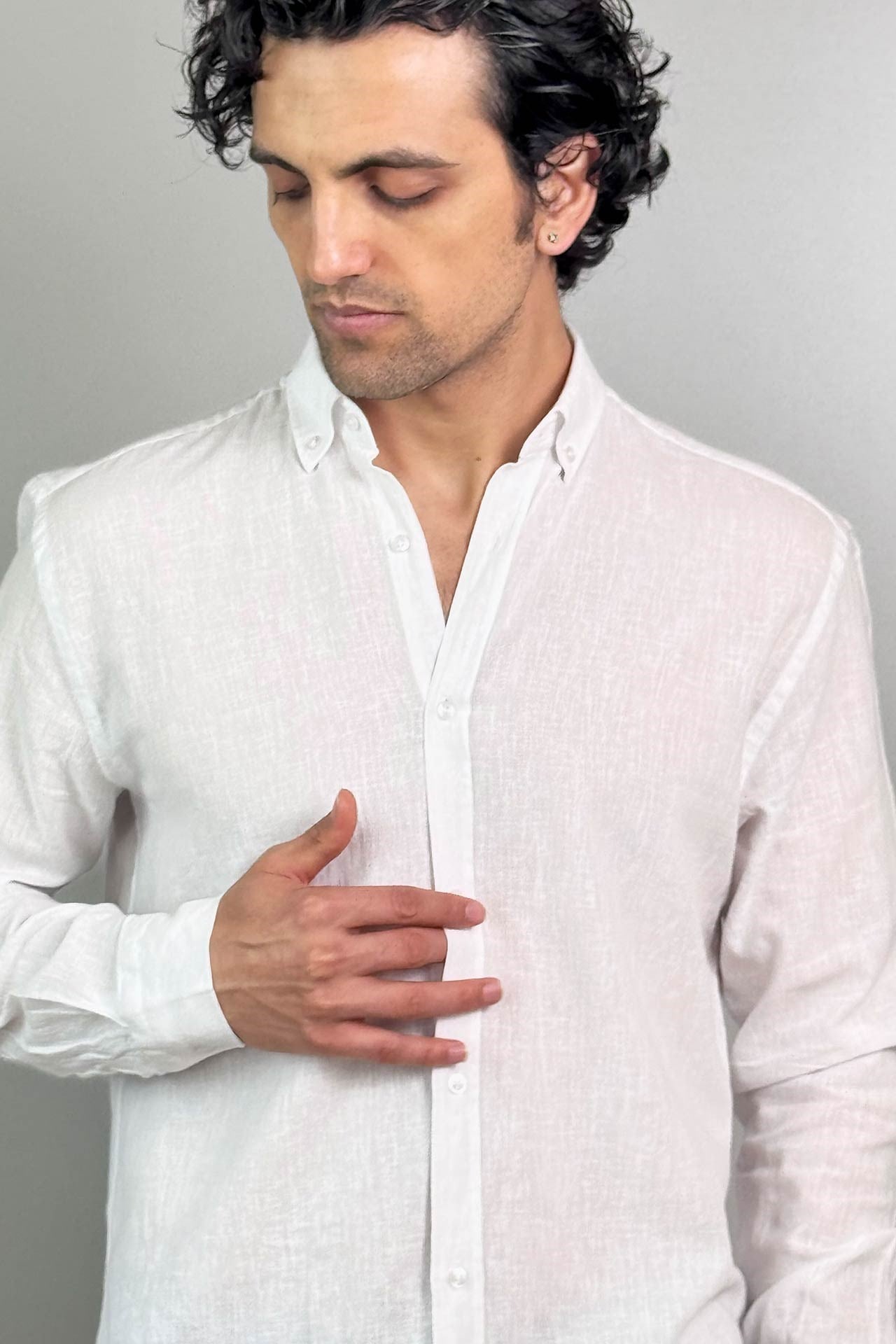 Slim Fit Düğmeli Yaka Cepsiz Beyaz Keten Gömlek