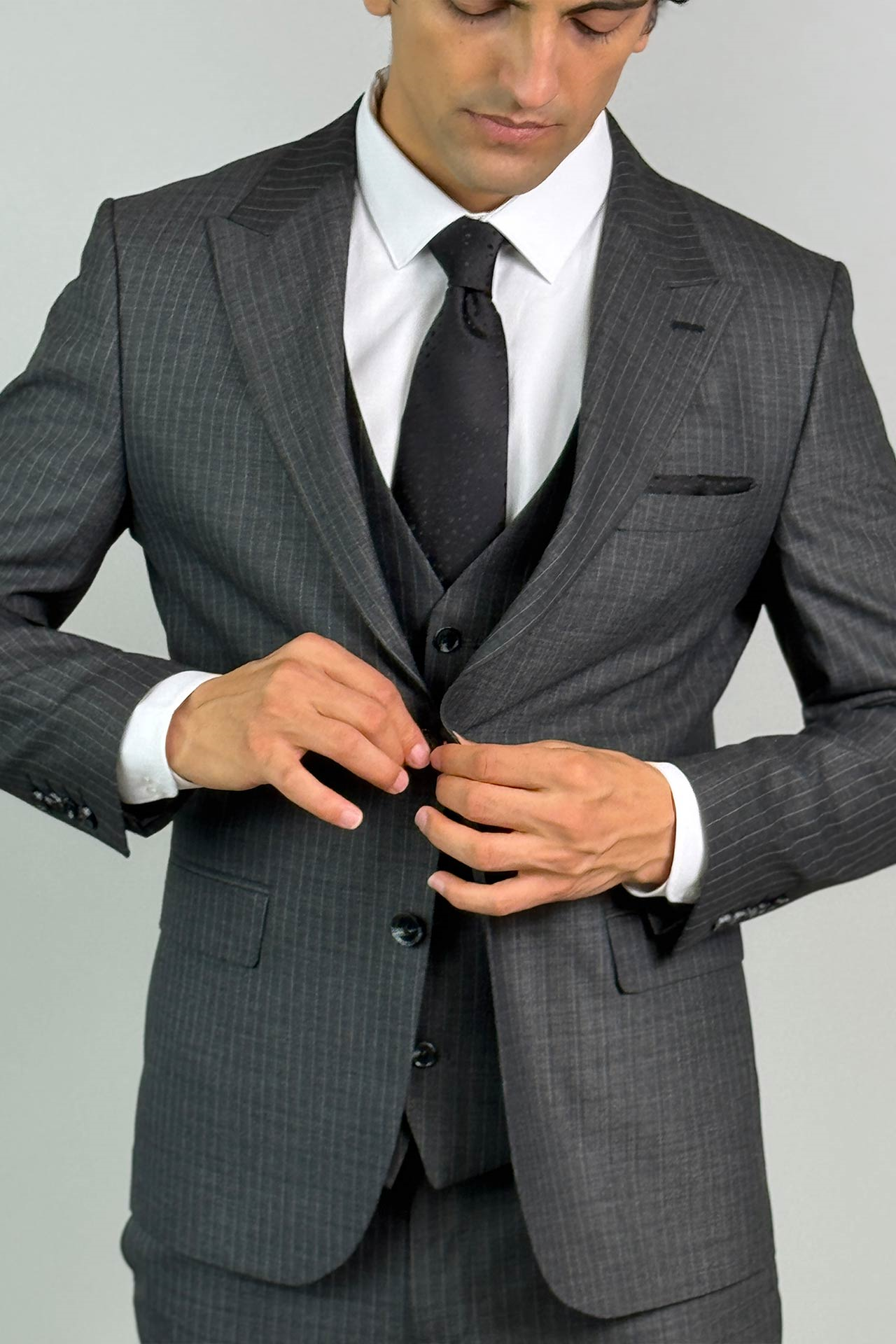 Kırlangıç Yaka Çizgili Slim Fit Yelekli Füme Takım Elbise
