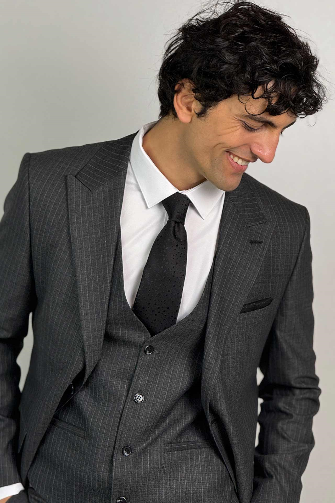 Kırlangıç Yaka Çizgili Slim Fit Yelekli Füme Takım Elbise