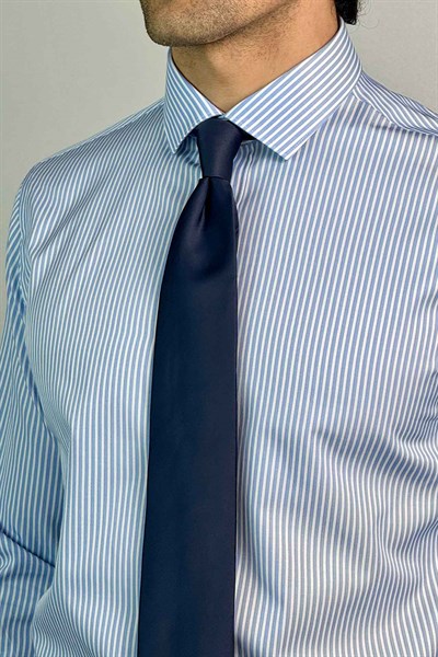 Slim Fit Klasik İnce Çizgili Mavi Koton Gömlek
