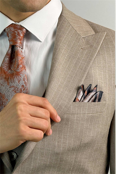 Kırlangıç Yaka Çizgili Slim Fit Yelekli Bej Takım Elbise