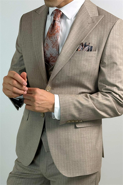 Kırlangıç Yaka Çizgili Slim Fit Yelekli Bej Takım Elbise