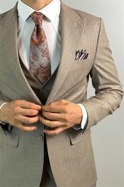 Kırlangıç Yaka Çizgili Slim Fit Yelekli Bej Takım Elbise