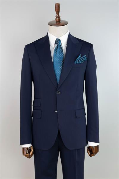 Pileli Pantolonlu Sivri Yaka Klasik Lacivert Takım Elbise