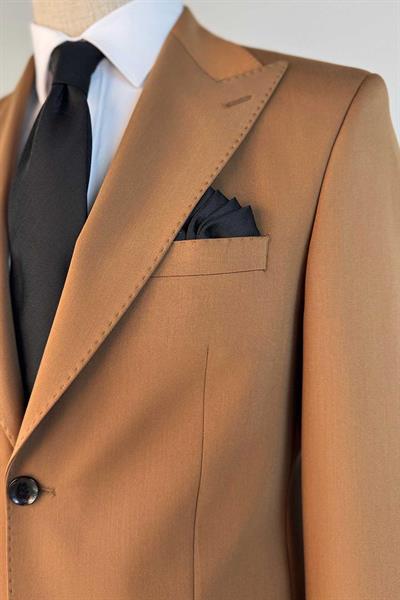 Pileli Pantolonlu Sivri Yaka Klasik Tarçın Takım Elbise