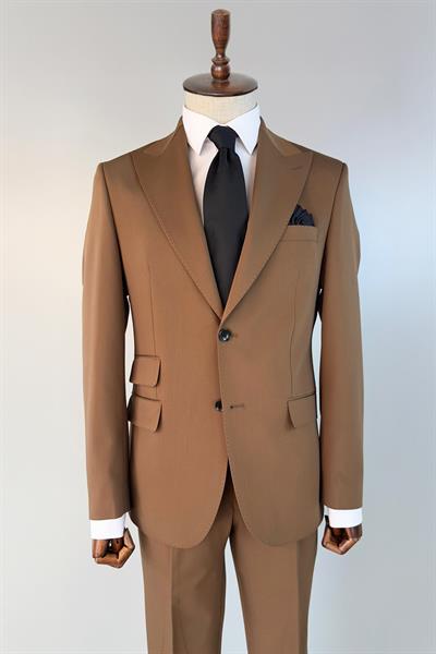 Pileli Pantolonlu Sivri Yaka Klasik Tarçın Takım Elbise