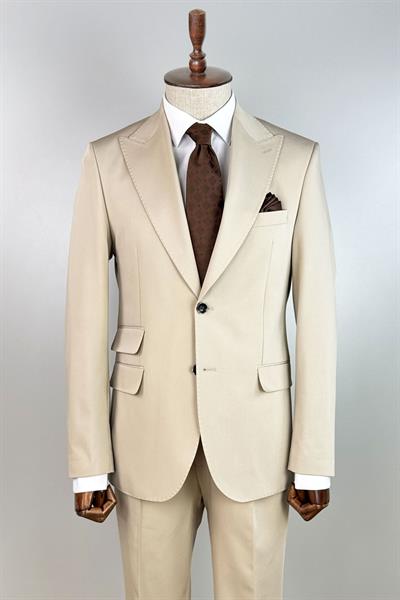 Pileli Pantolonlu Sivri Yaka Klasik Bej Takım Elbise