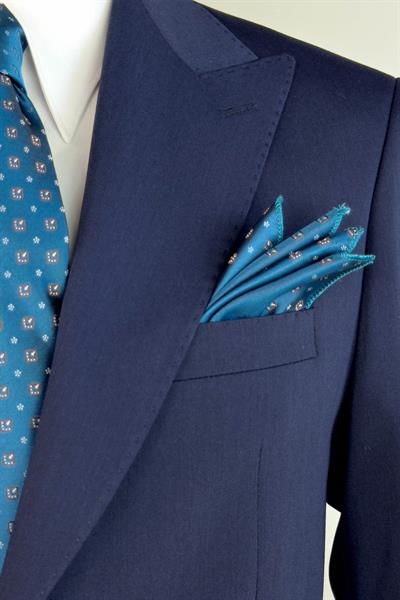 Pileli Pantolonlu Sivri Yaka Klasik Lacivert Takım Elbise