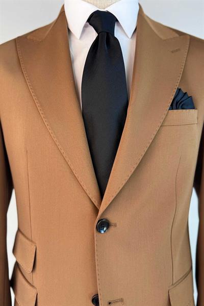 Pileli Pantolonlu Sivri Yaka Klasik Tarçın Takım Elbise