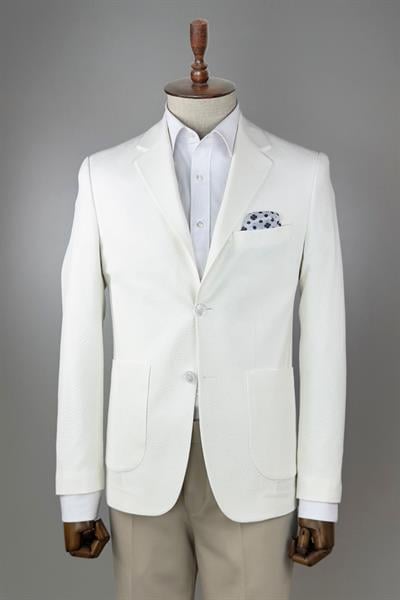 Gofre Dokulu Beyaz Ceket