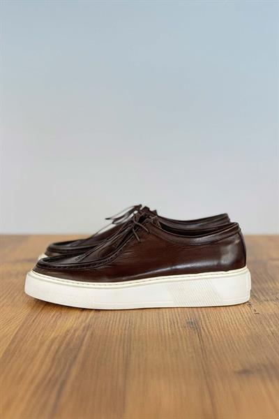 Beyaz Taban Deri Bağcıklı Buldog Kahverengi Ayakkabı