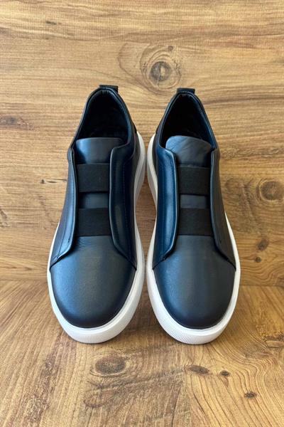 Lastik Bant Detaylı Beyaz Taban Lacivert Ayakkabı