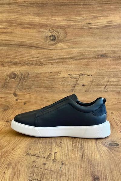 Lastik Bant Detaylı Beyaz Taban Lacivert Ayakkabı