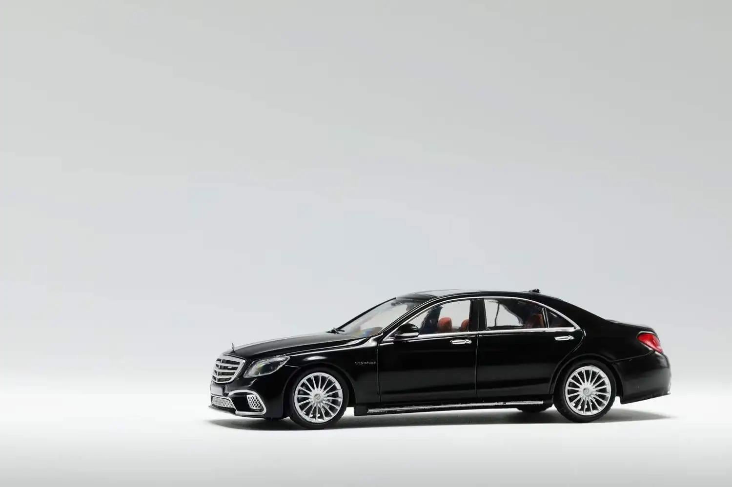 1/64 Mercedes BENZ S65 AMG W222 (King Model)