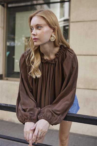 4959 YAKASI BÜZGÜLÜ BLUZ KAHVE