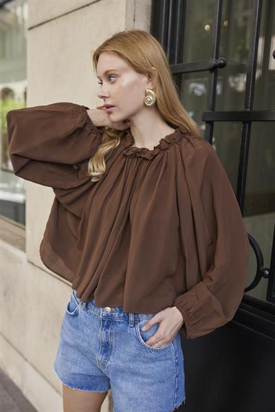 4959 YAKASI BÜZGÜLÜ BLUZ KAHVE