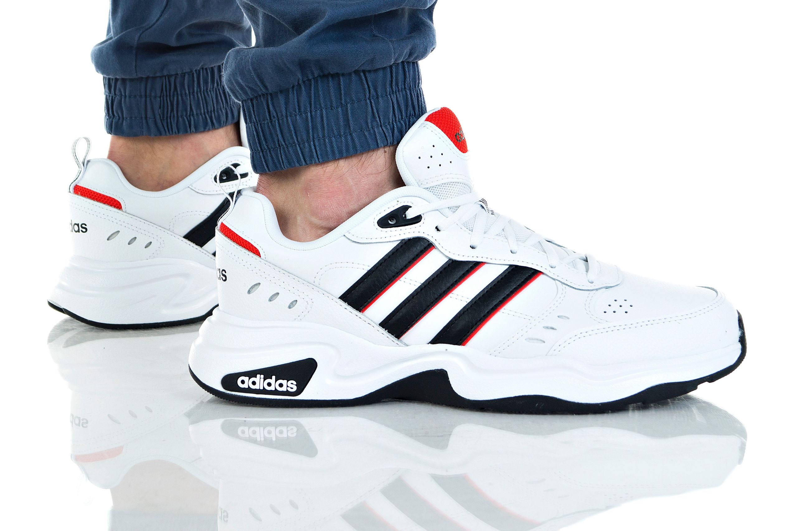 Adidas Strutter Erkek Günlük Ayakkabı ile Dikkatleri Cezbedin