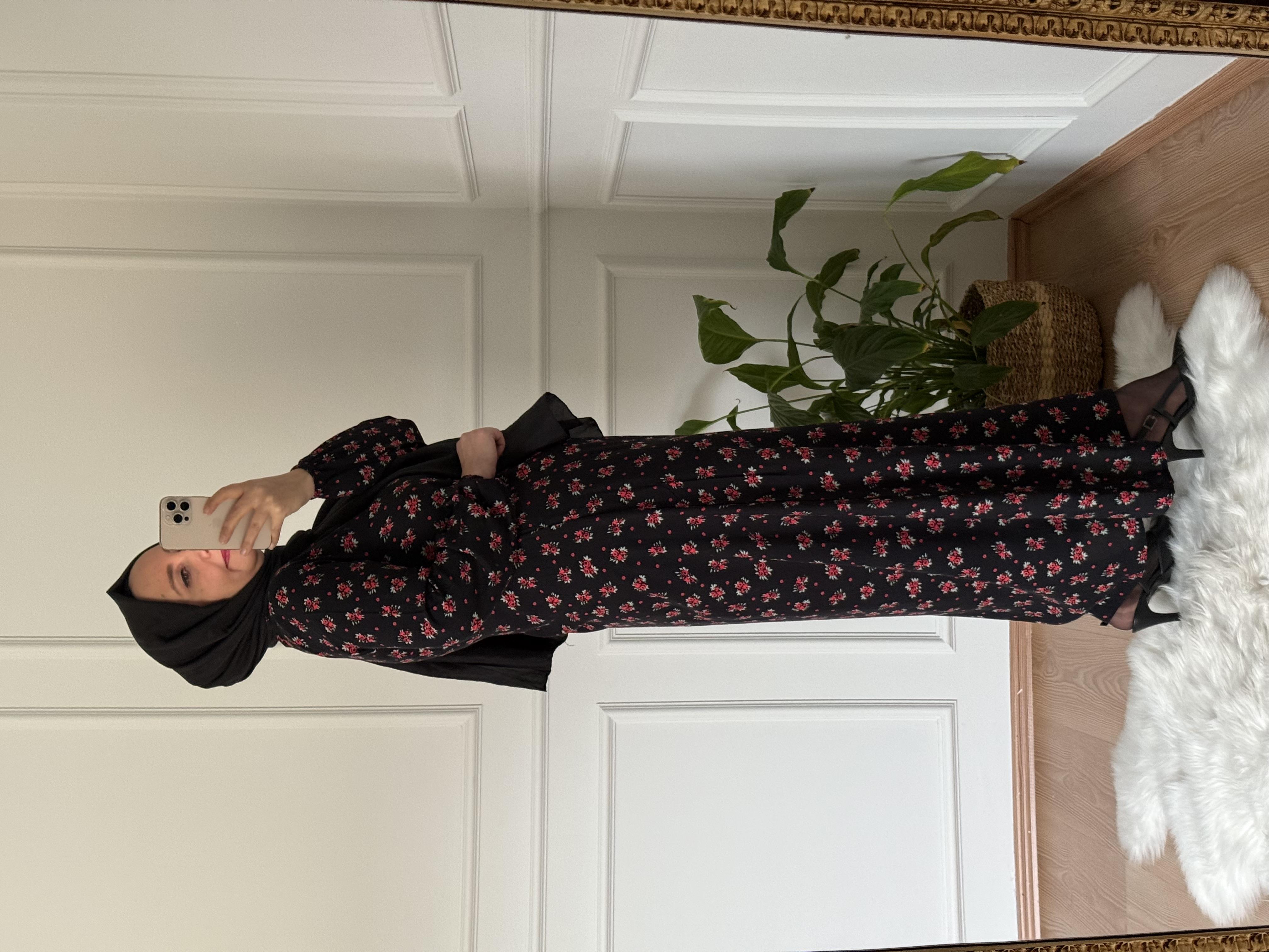 TESETTÜR ÇİÇEK DESEN ELBİSE SİYAH