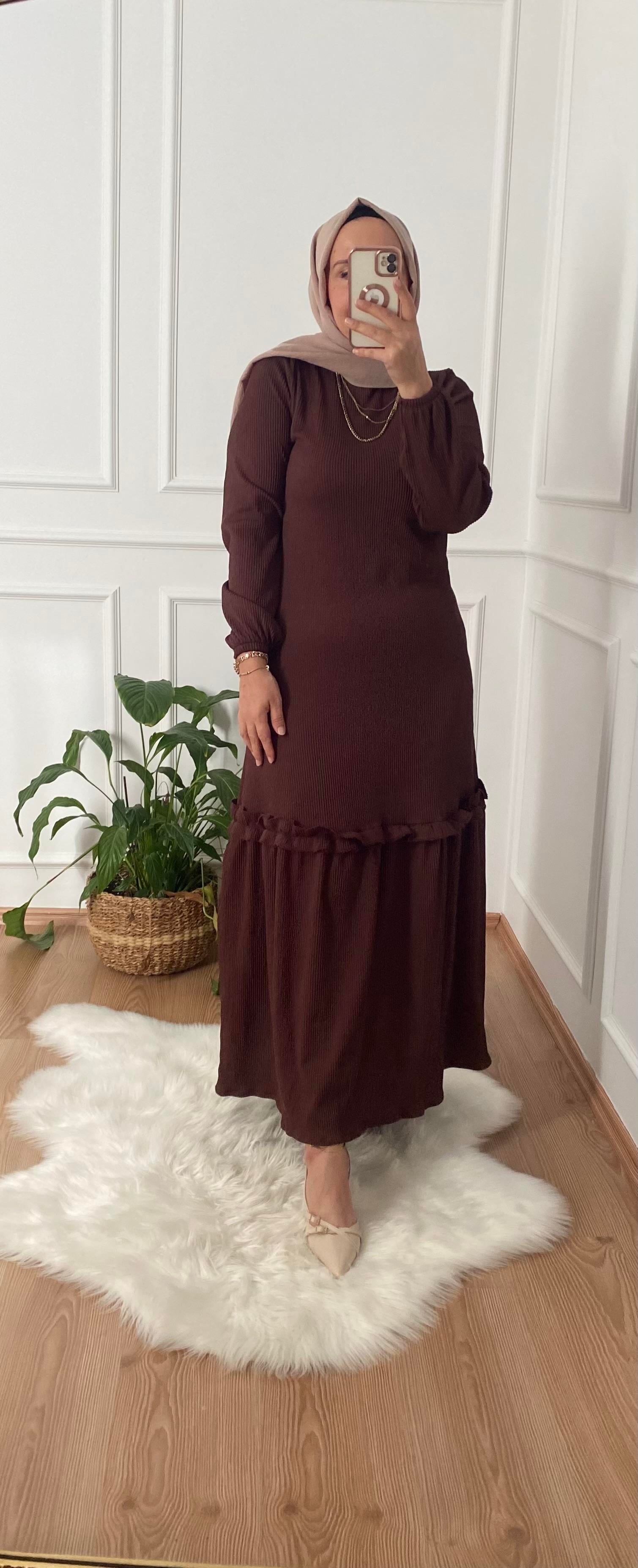 TESETTÜR PİLİSE KUMAŞ ELBİSE KAHVERENGİ